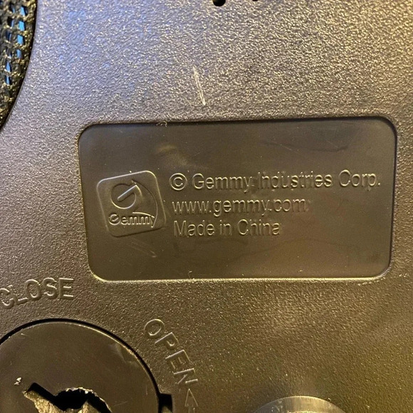 Disney Based on The Winnie The Pooh Works Happy Holiday inflatable Globe - Picture 5 of 8